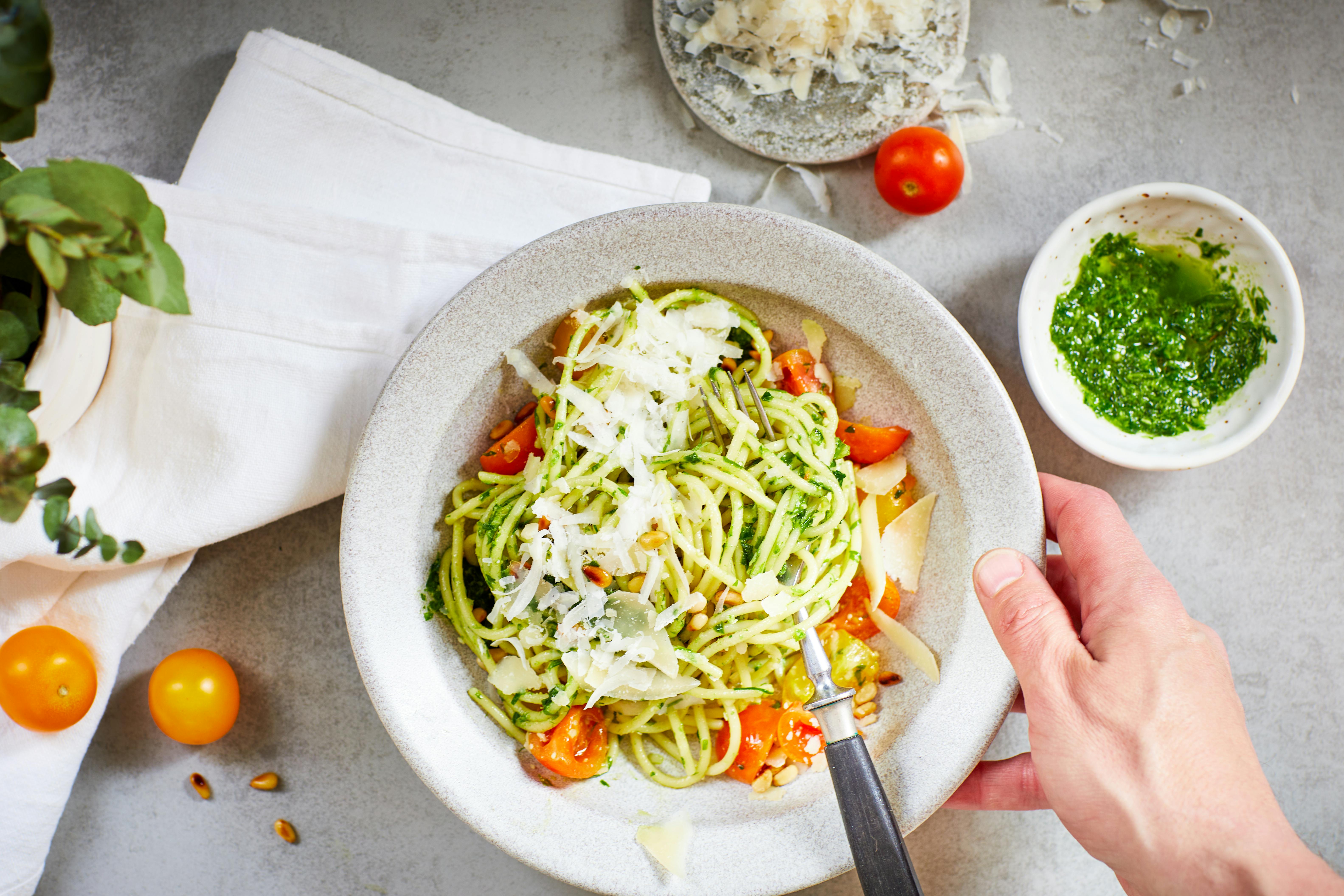 Spaghetti mit Bärlauchpesto | Rezept | FOODBOOM