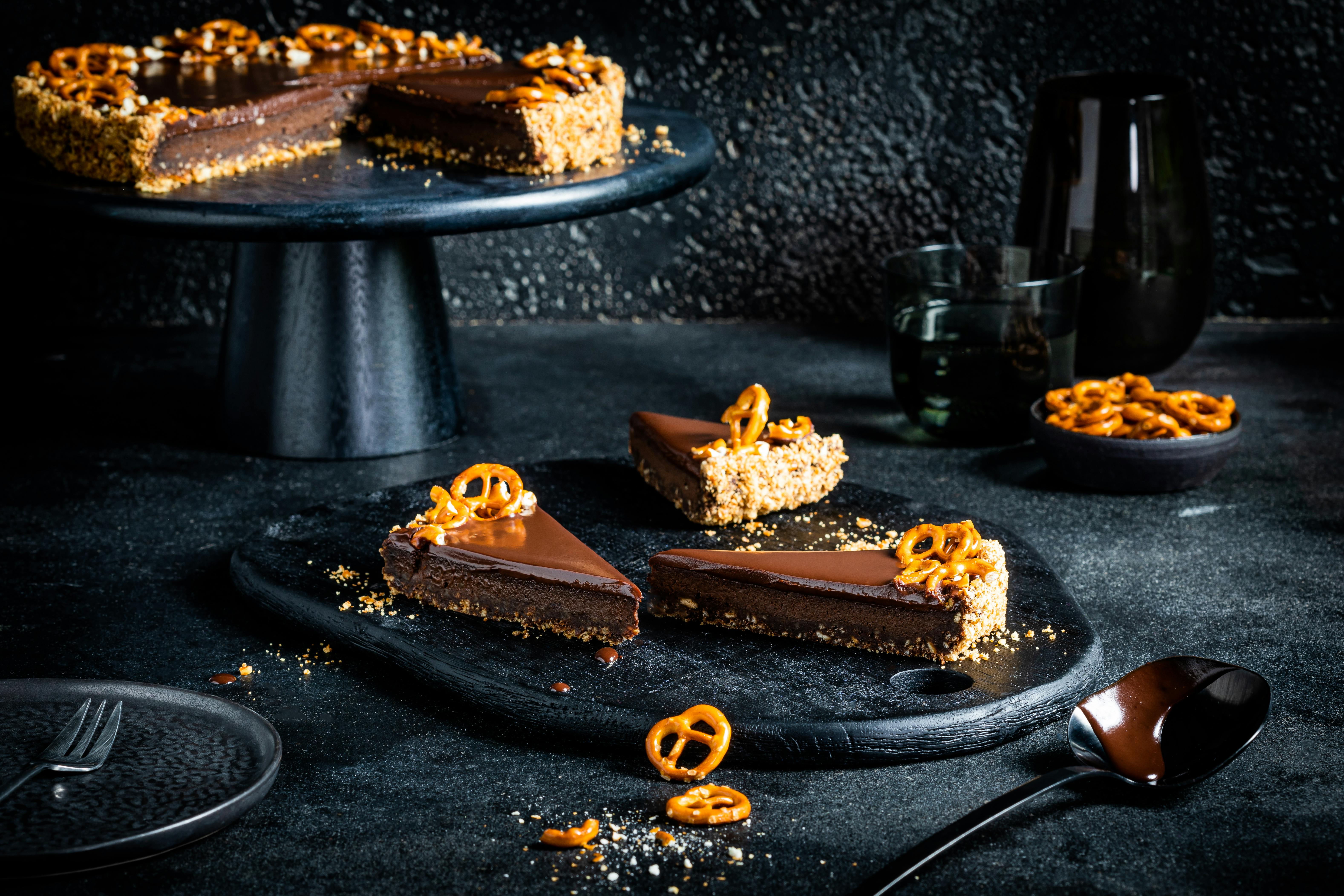 Schokoladentarte mit Salzbrezel-Boden | Rezept | FOODBOOM