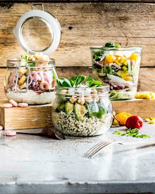 Meal-Prep-Salate im Glas: für Office, Picknick und Brunch