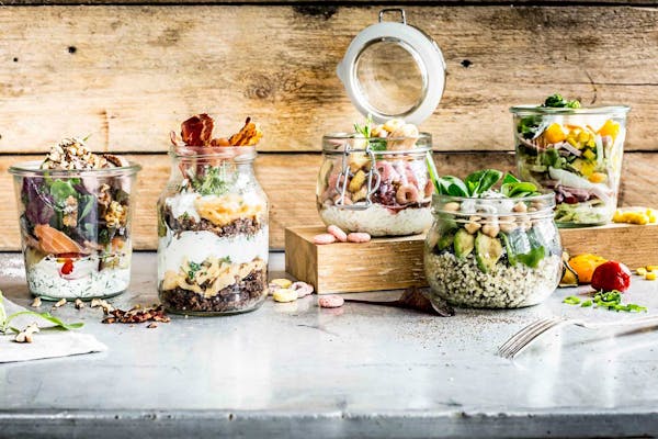 Meal-Prep-Salate im Glas: für Office, Picknick und Brunch