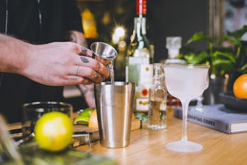 Weißer Rum für den Hemingway Special Cocktail.
