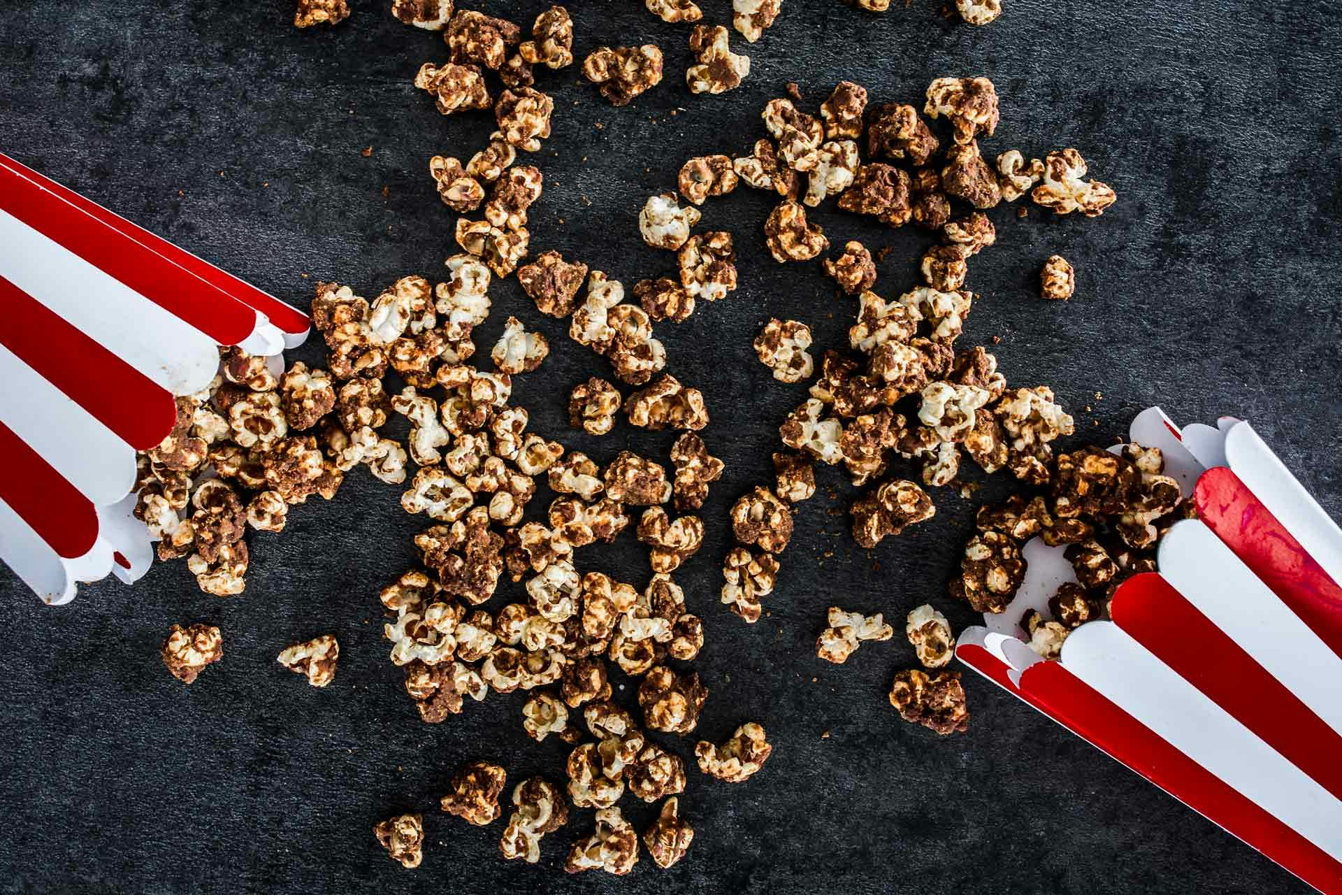 Popcorn mit Erdnussbutter und Karamell | Rezept | FOODBOOM