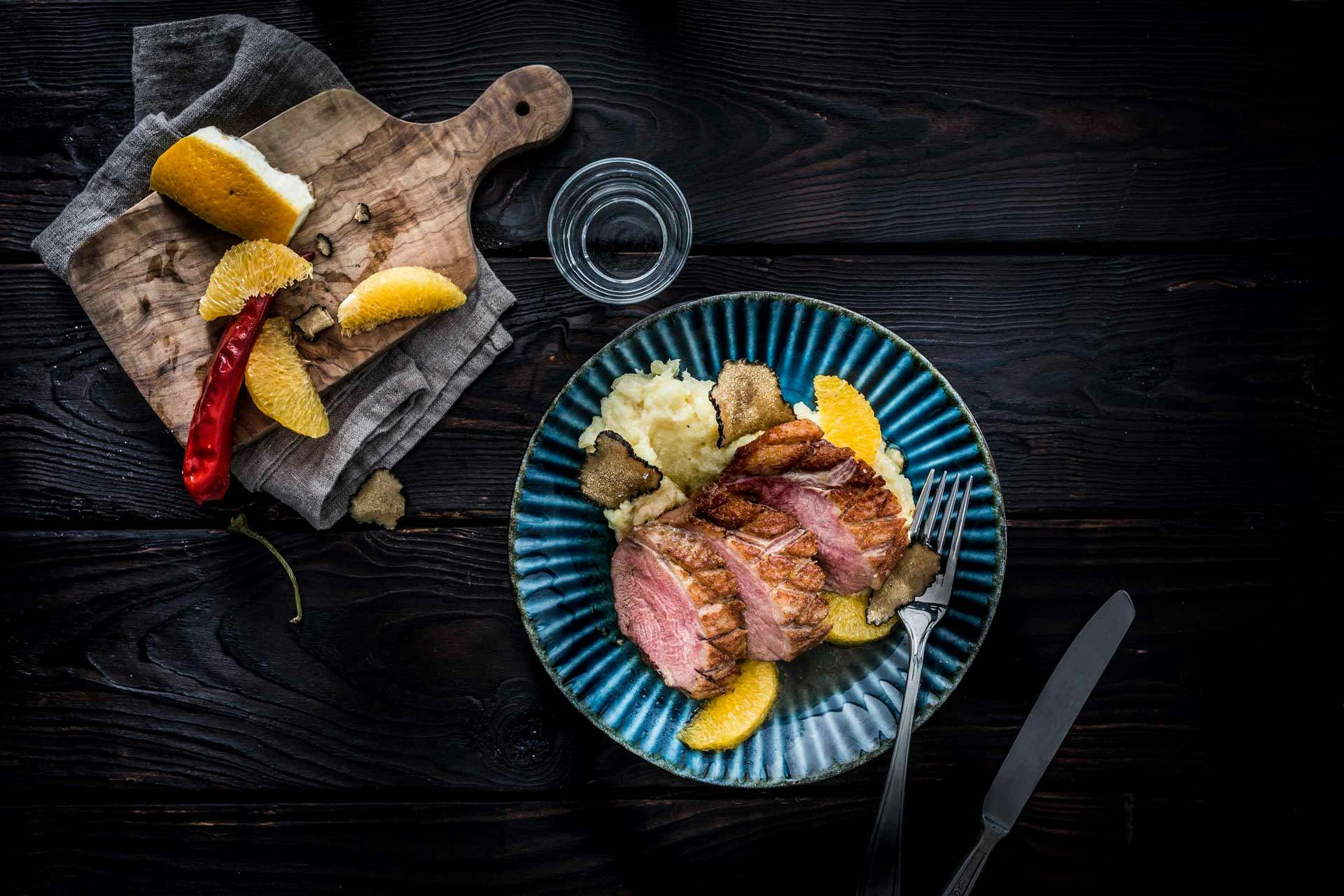 Entenbrust à l&amp;#39;orange auf Kartoffel-Sellerie-Stampf | Rezept | FOODBOOM