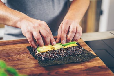 Sushi Rollen Mit Schwarzem Quinoa Nori Blatt Belegen