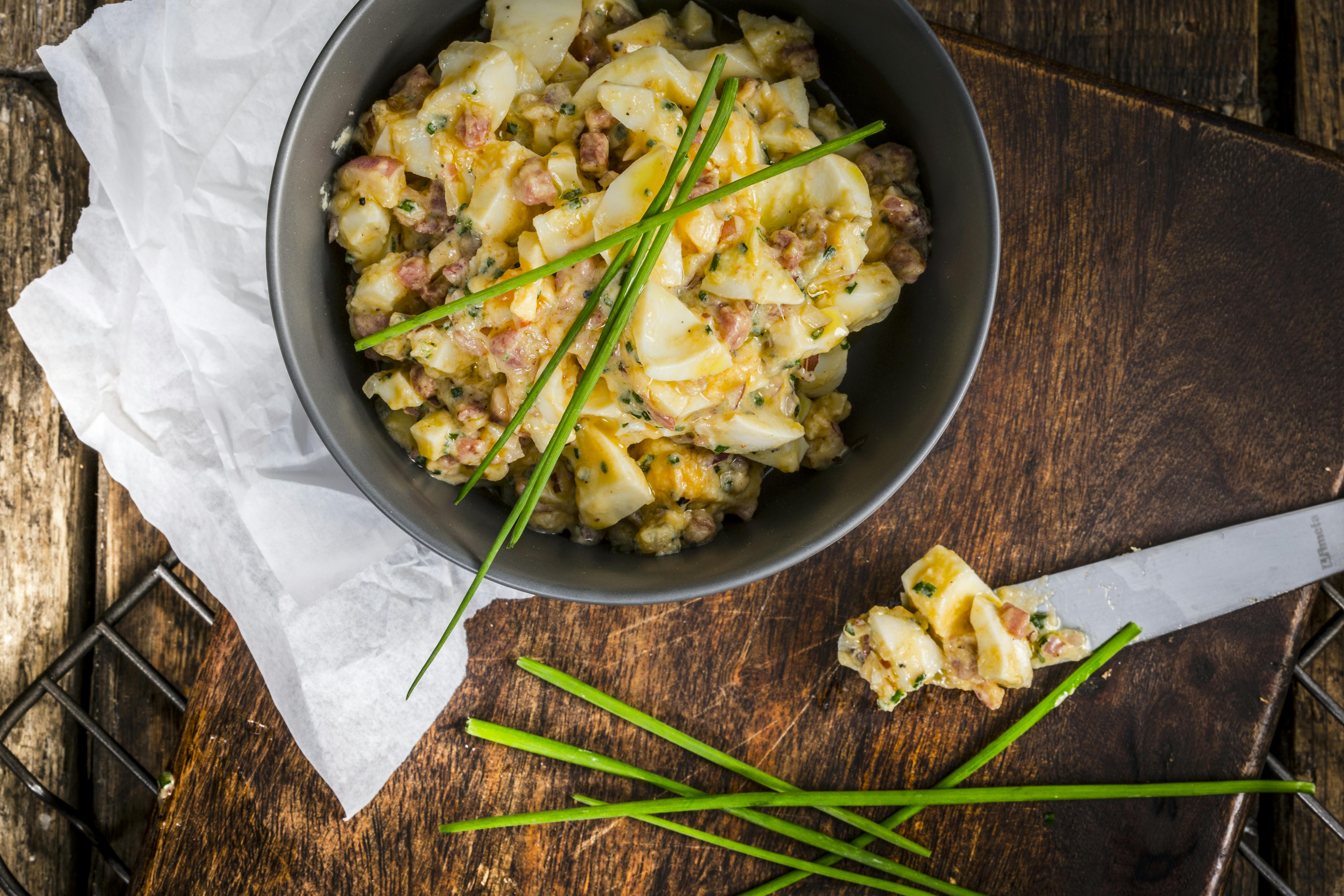 Eiersalat mit Speck | Rezept | FOODBOOM