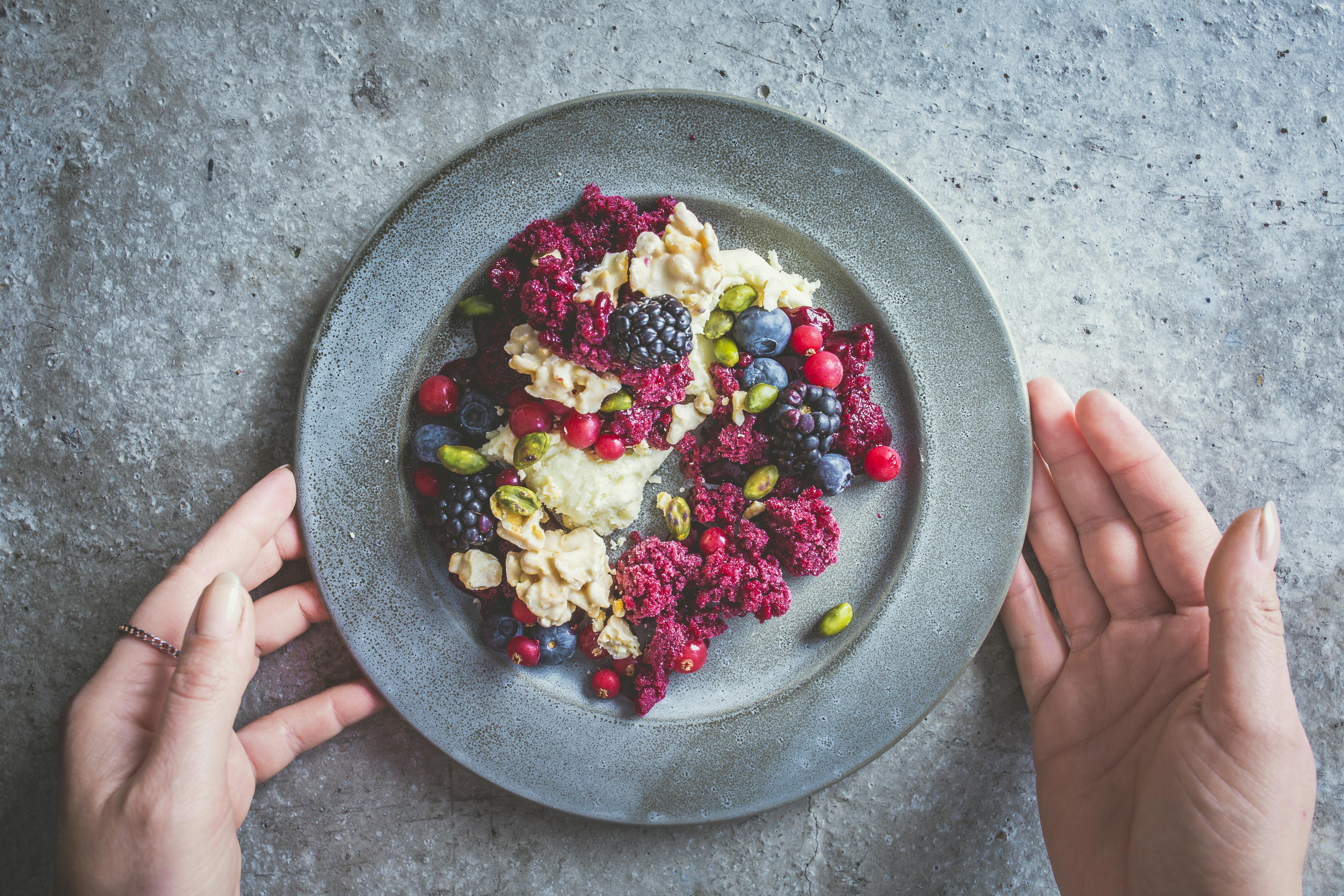 Beeren-Granitée mit weißer Schokolade | Rezept | FOODBOOM