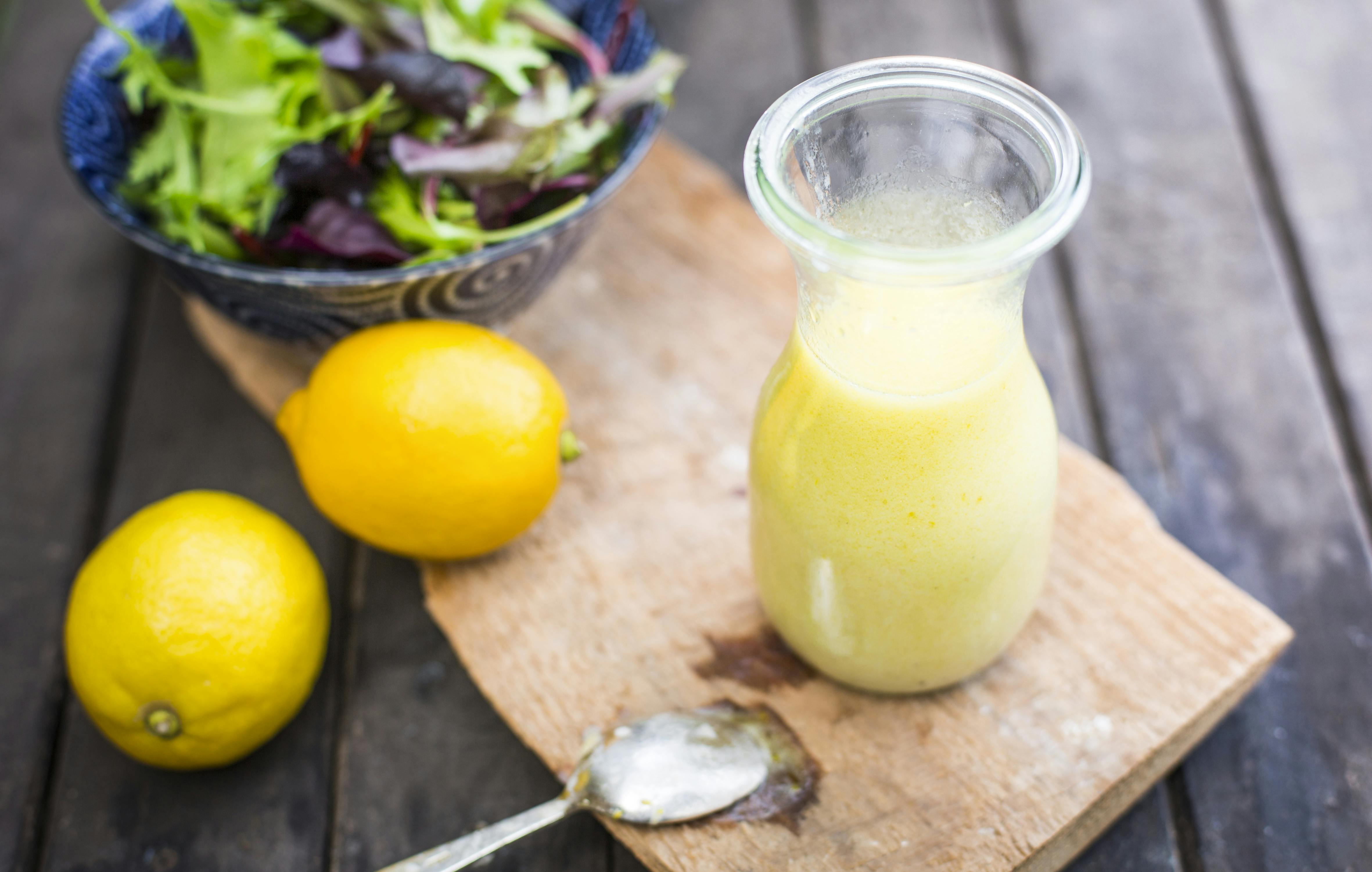 Buttermilch-Dressing mit Zitrone | Rezept | FOODBOOM