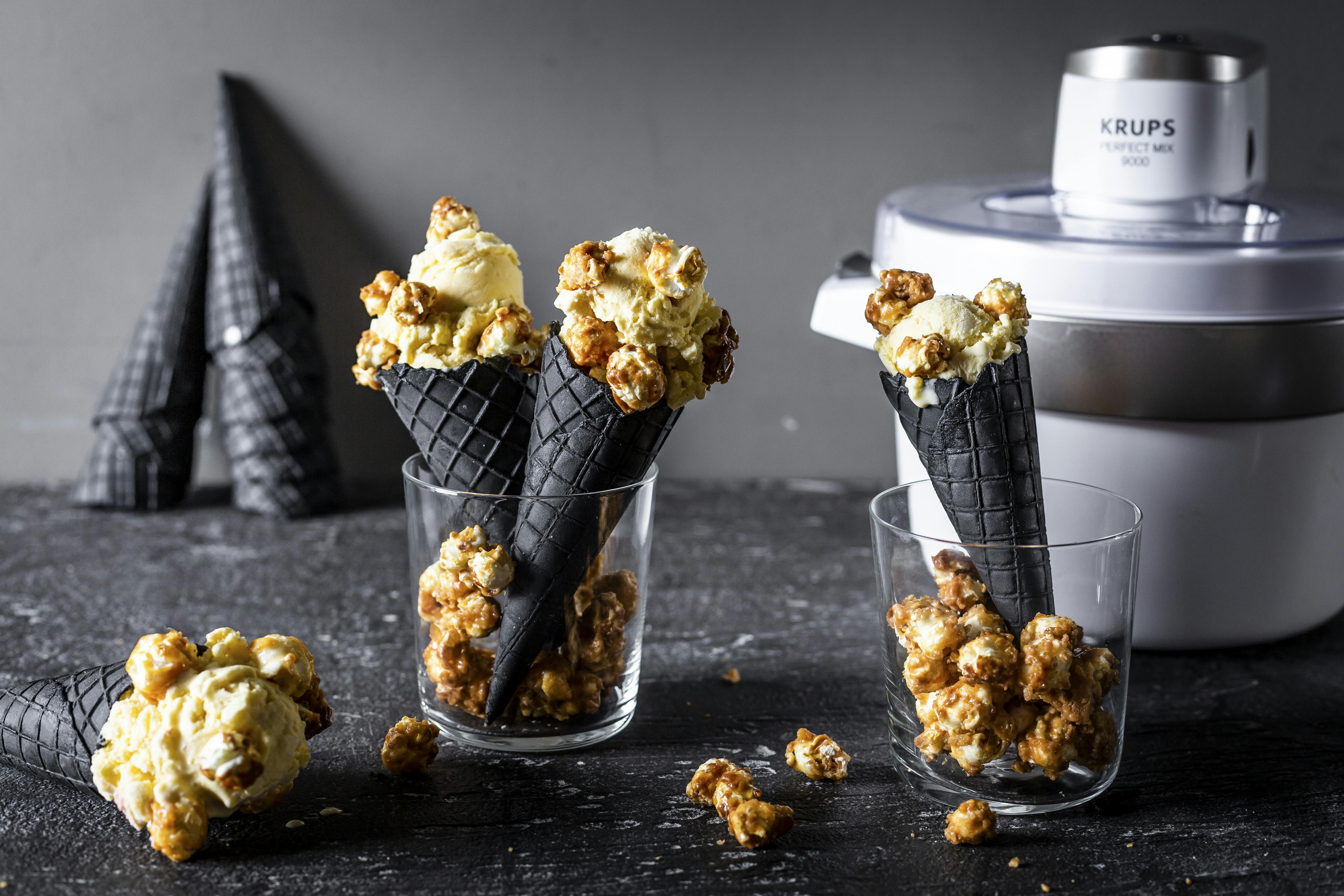 Milchreis-Eis mit Salted Caramel Popcorn | Rezept | FOODBOOM