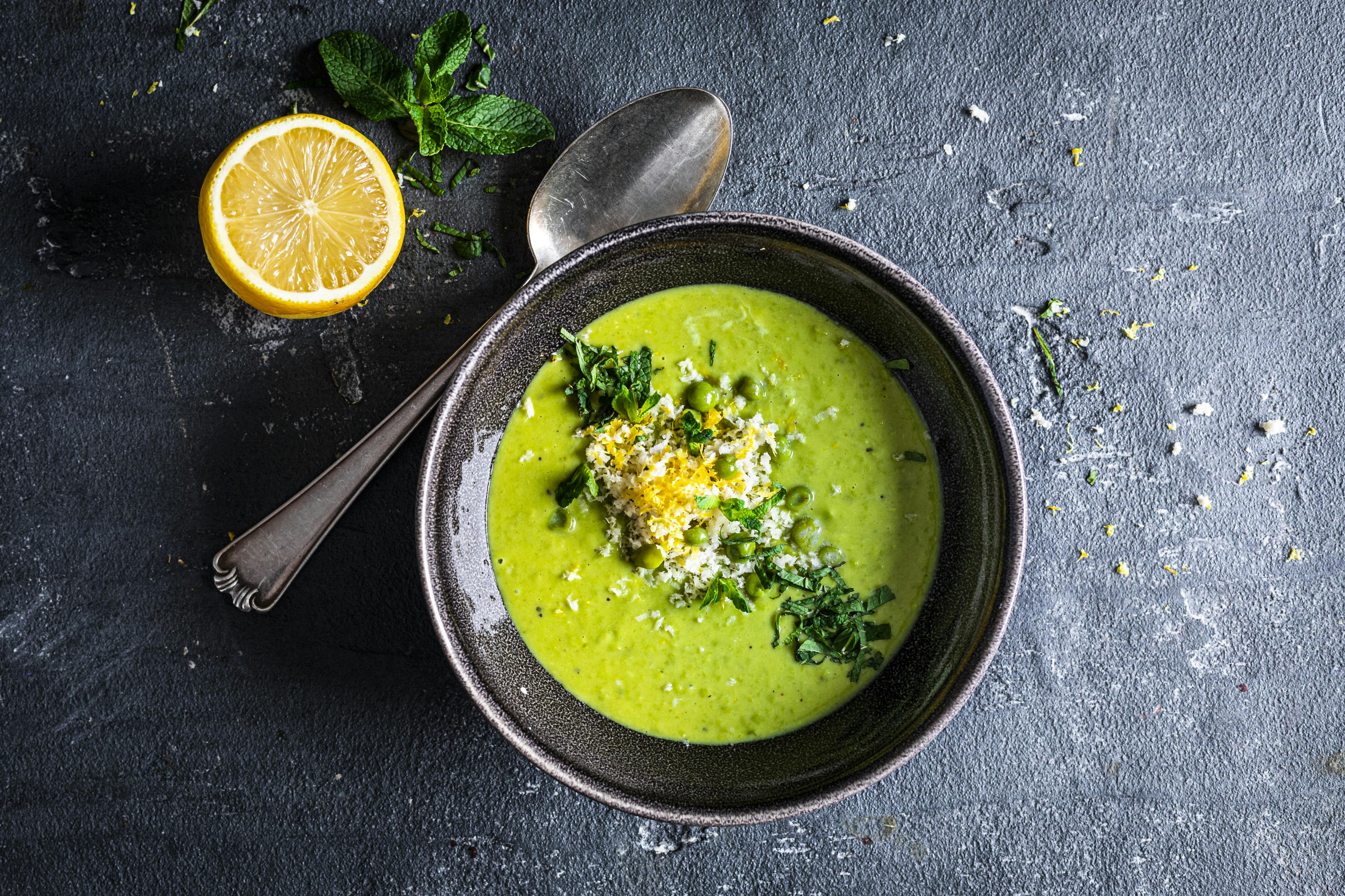 Erbsen-Kokos-Suppe mit Meerrettich | Rezept | FOODBOOM