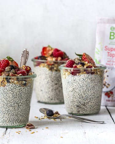 Chia-Pudding mit Superfood Topping