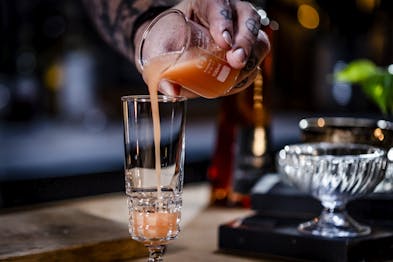 Pfirsichpüree für den Bellini Cocktail