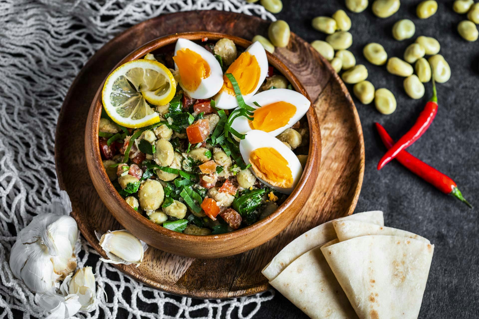 Ägyptisches Frühstück mit Bohnenmus | Rezept | FOODBOOM