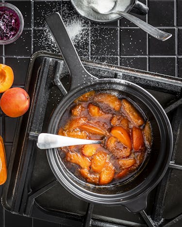 Zutaten für selbstgemachte Marmelade mit Aprikosen