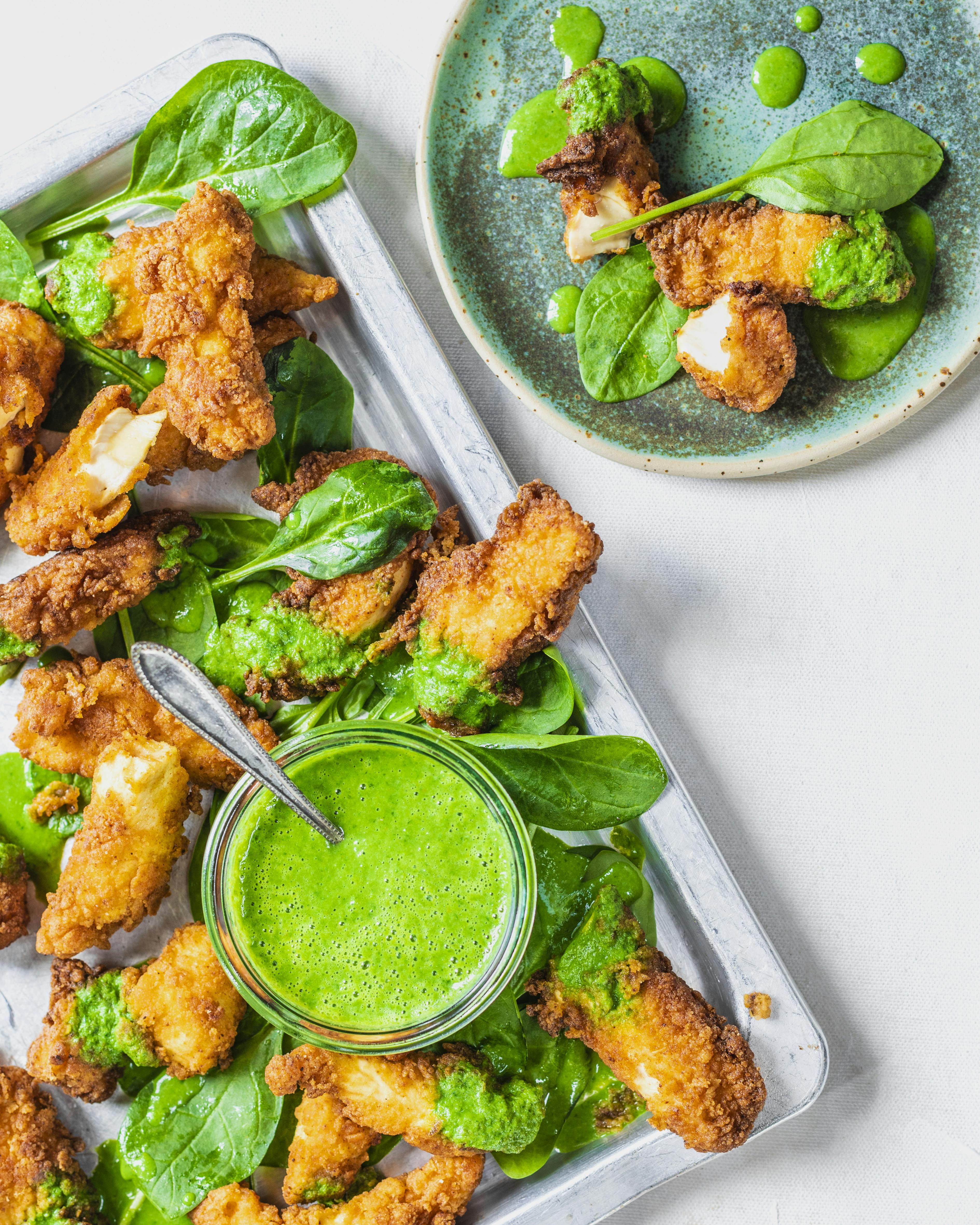 Fried Chicken mit Spinat-Buttermilch-Dip | Rezept | FOODBOOM
