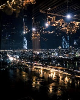 Die Skyline von Bangkok bei Nacht