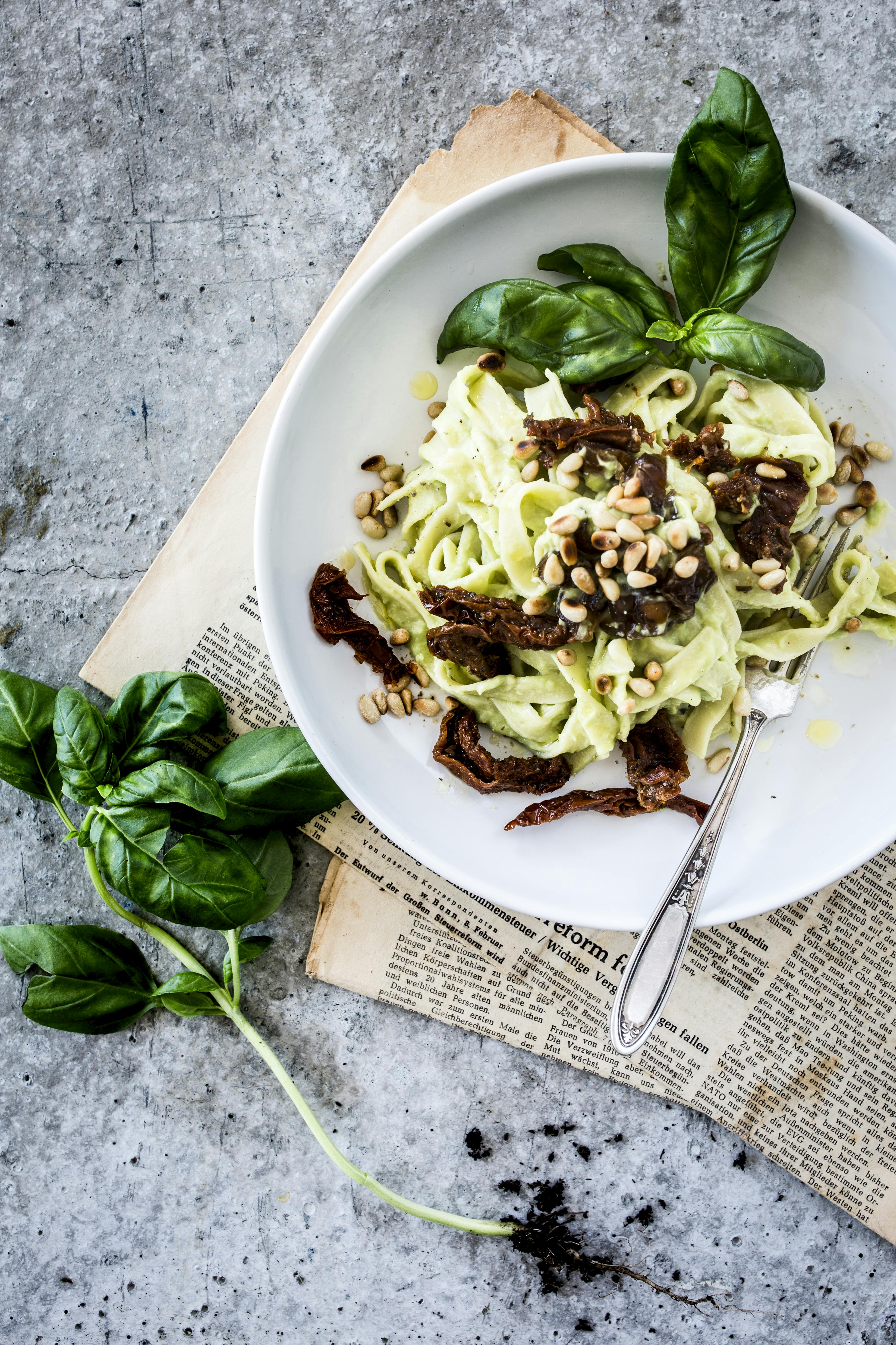 Pasta mit Avocadocreme | Rezept | FOODBOOM