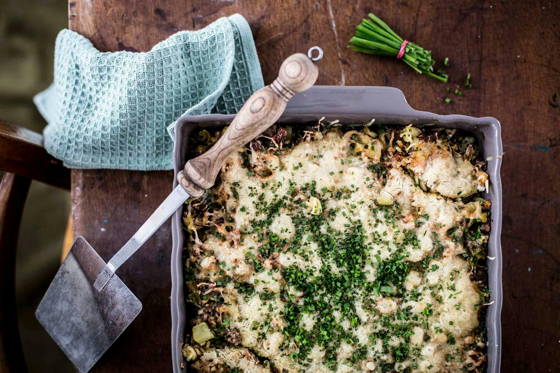 Nudelauflauf mit Hackfleisch und Hüttenkäse | Rezept | FOODBOOM