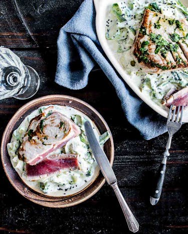 Thunfischsteak mit Gurken-Senf-Salat