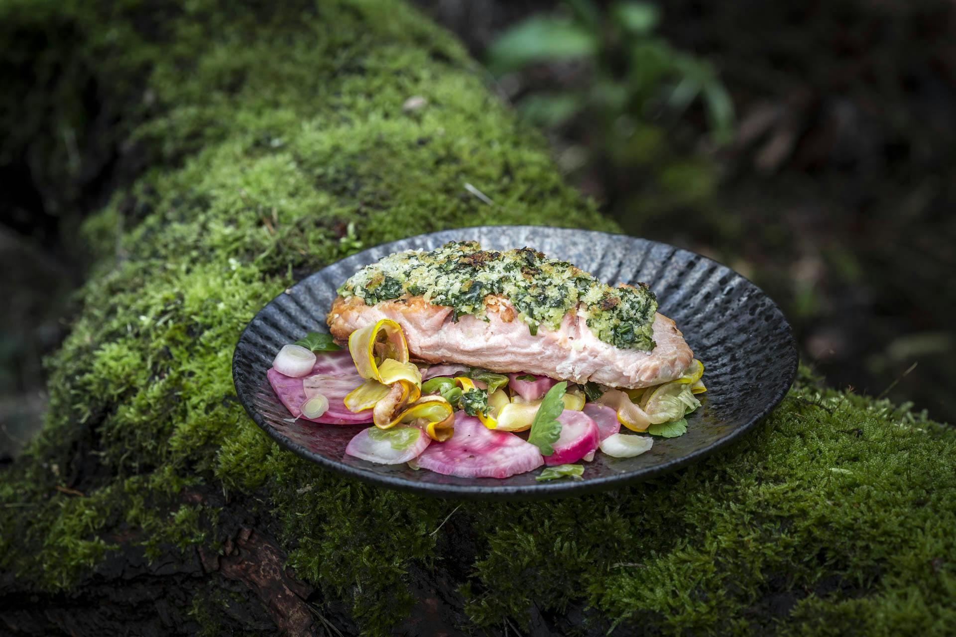 Lachs mit Bärlauchkruste | Rezept | FOODBOOM
