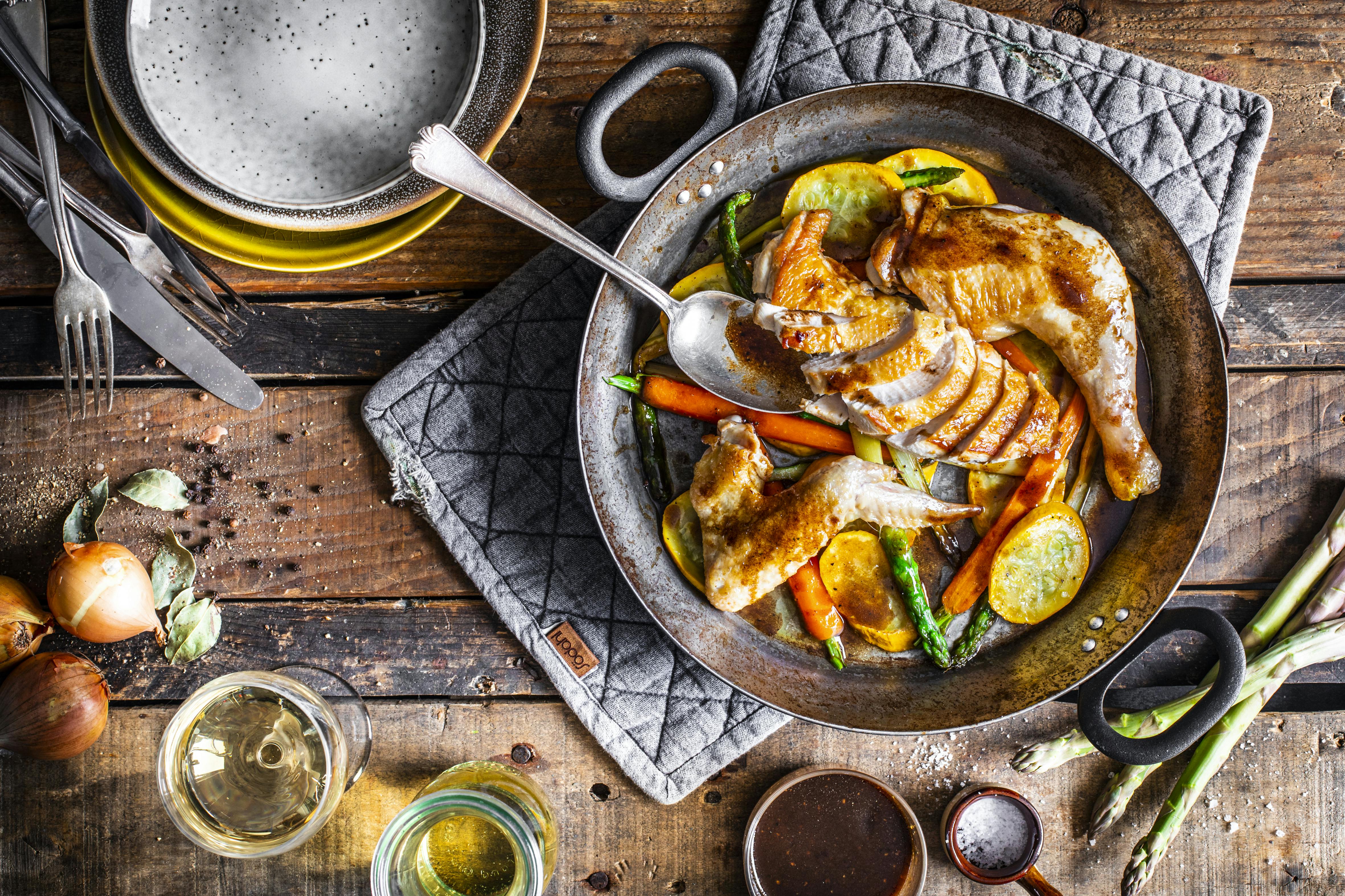 Geschmortes Hähnchen mit Gemüse | Rezept | FOODBOOM
