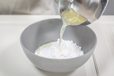Zitronensaft Mit Zucker Vermengen