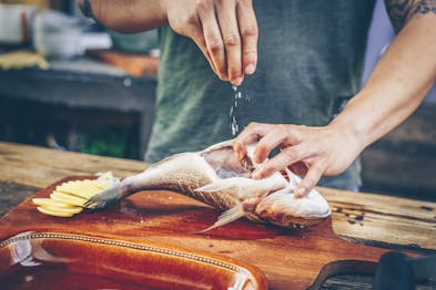 Gegrillte Dorade Mit Antipasti Fisch Salzen