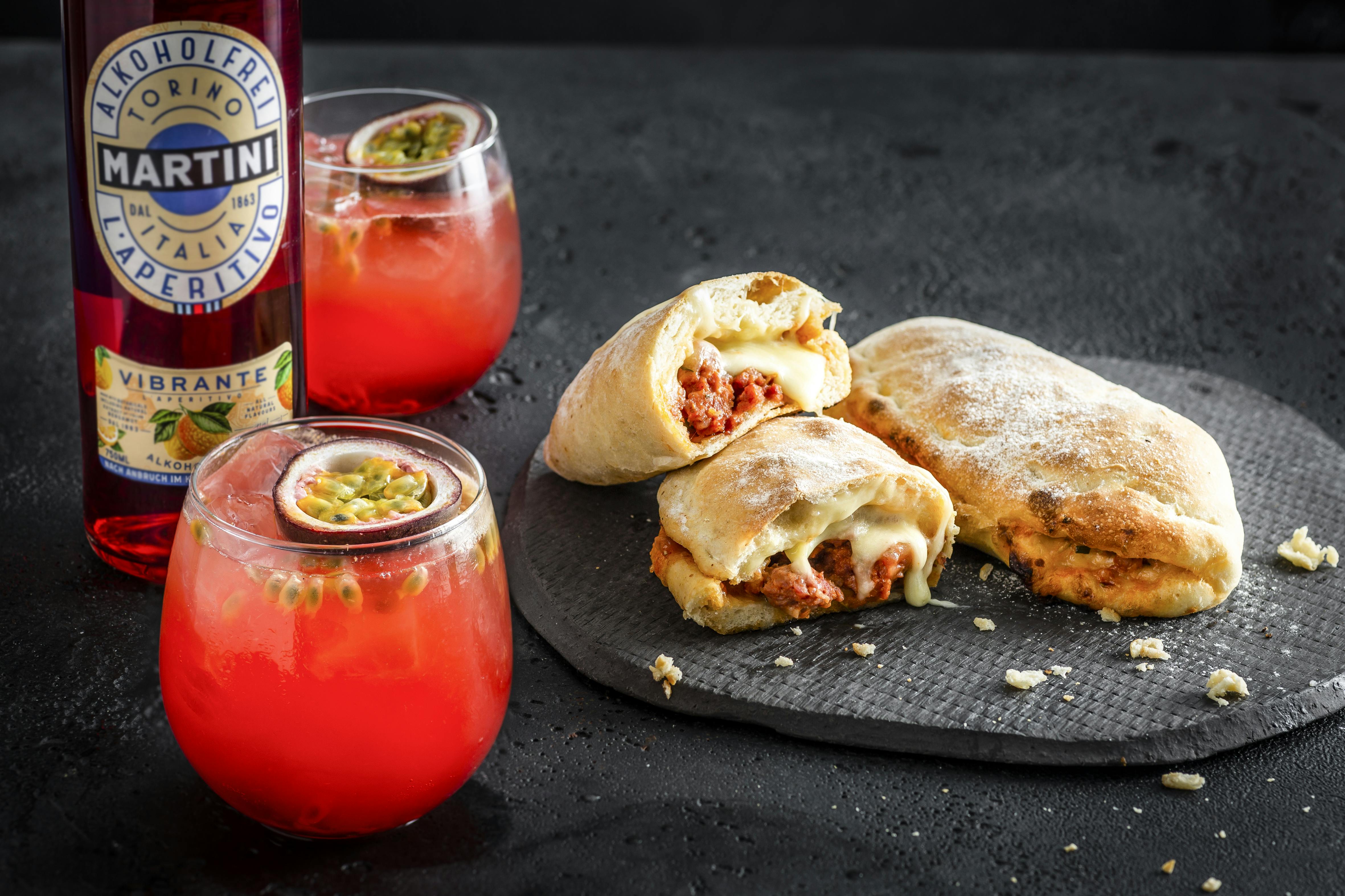 Mini-Calzoni mit Salsiccia und Mozzarella | Rezept | FOODBOOM