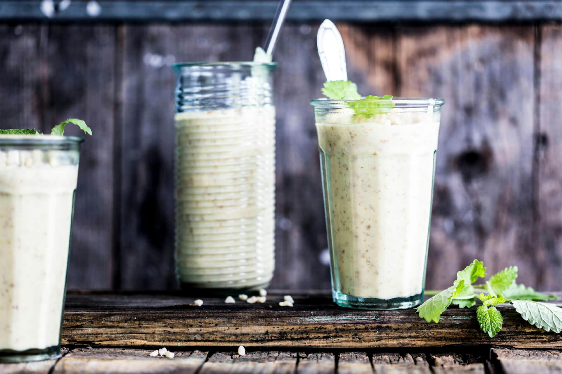 Frühstücks-Smoothie mit Haferflocken und Joghurt | Rezept | FOODBOOM