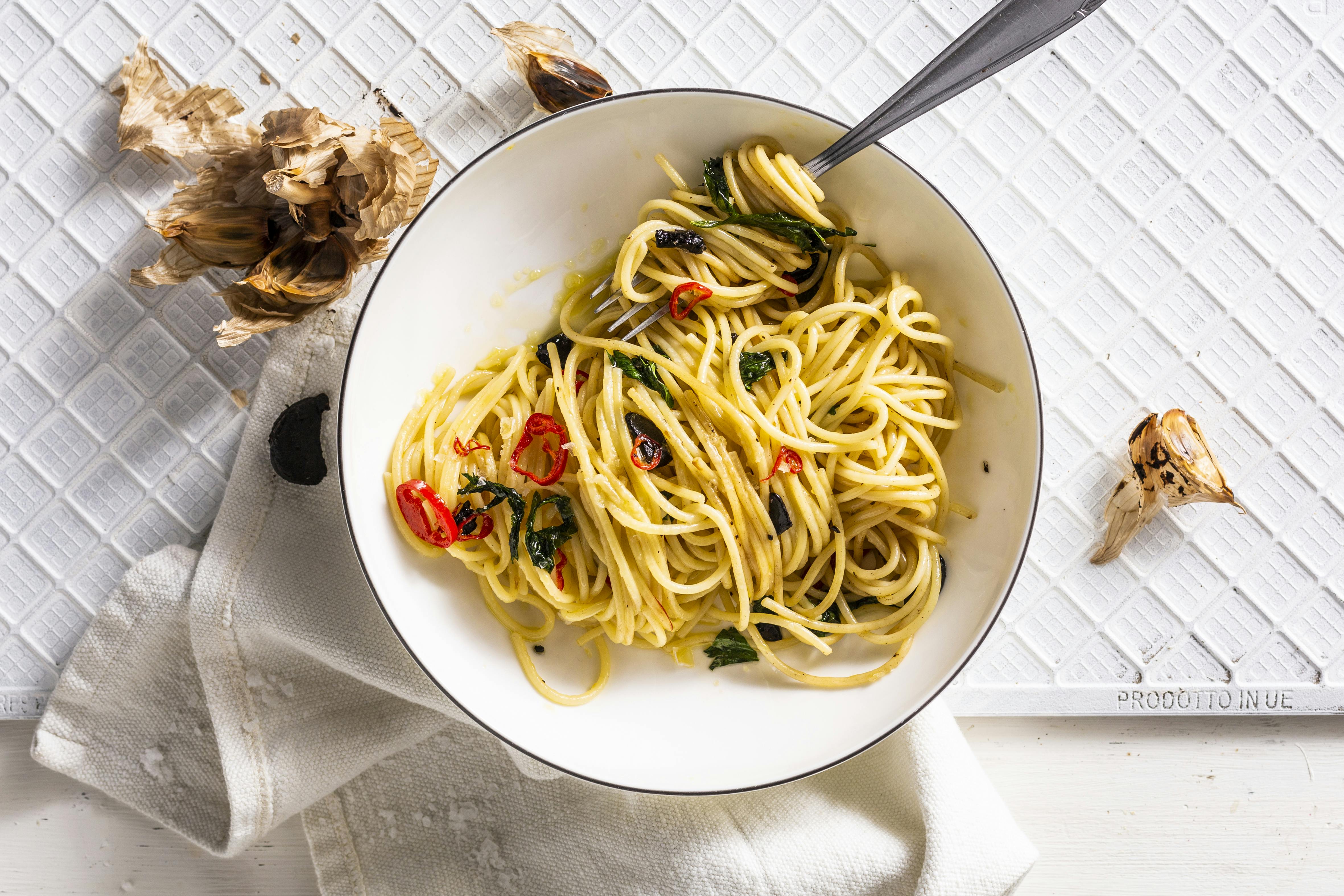 Spaghetti aglio e olio mit fermentiertem Knoblauch | Rezept | FOODBOOM