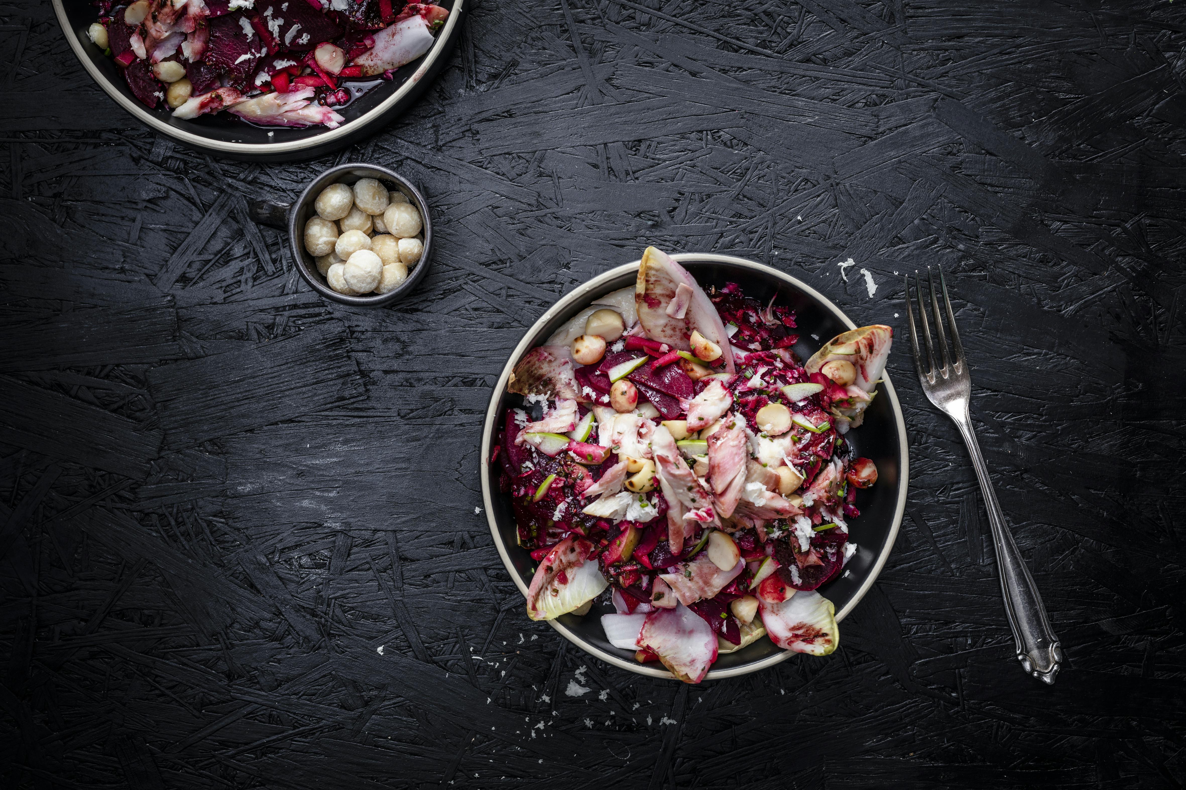 Rote-Bete-Salat mit Pflaumenvinaigrette und Räucherforelle | Rezept ...