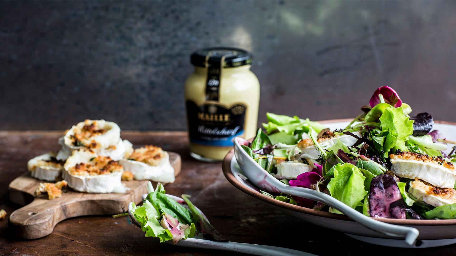 Salat mit gebackenem Ziegenkäse | Rezept | FOODBOOM