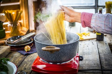 Spaghetti Mit Thunfisch Und Sardellen Nudeln Kochen