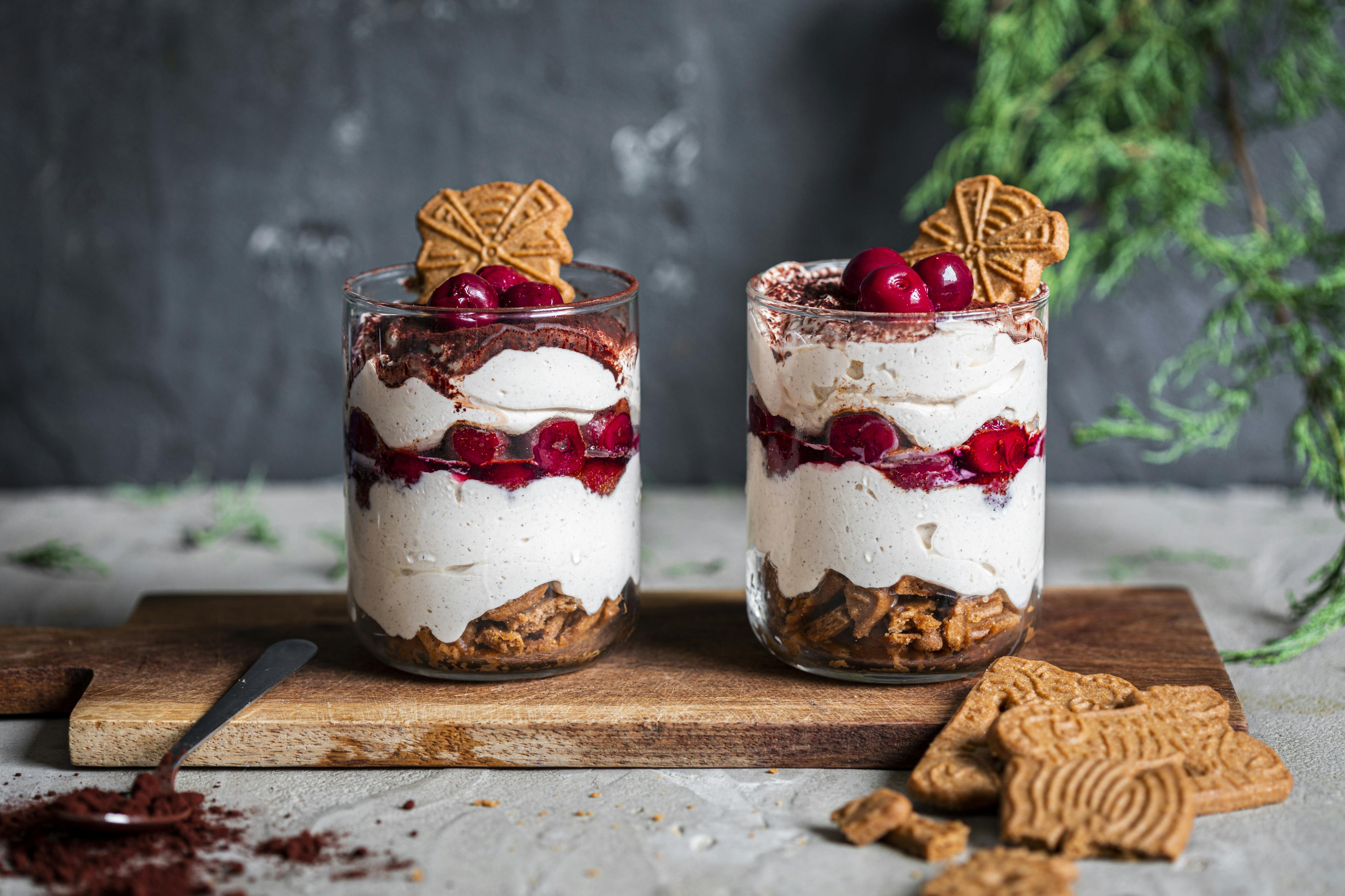 Spekulatius-Tiramisu mit Marsala und Kirschen | Rezept | FOODBOOM