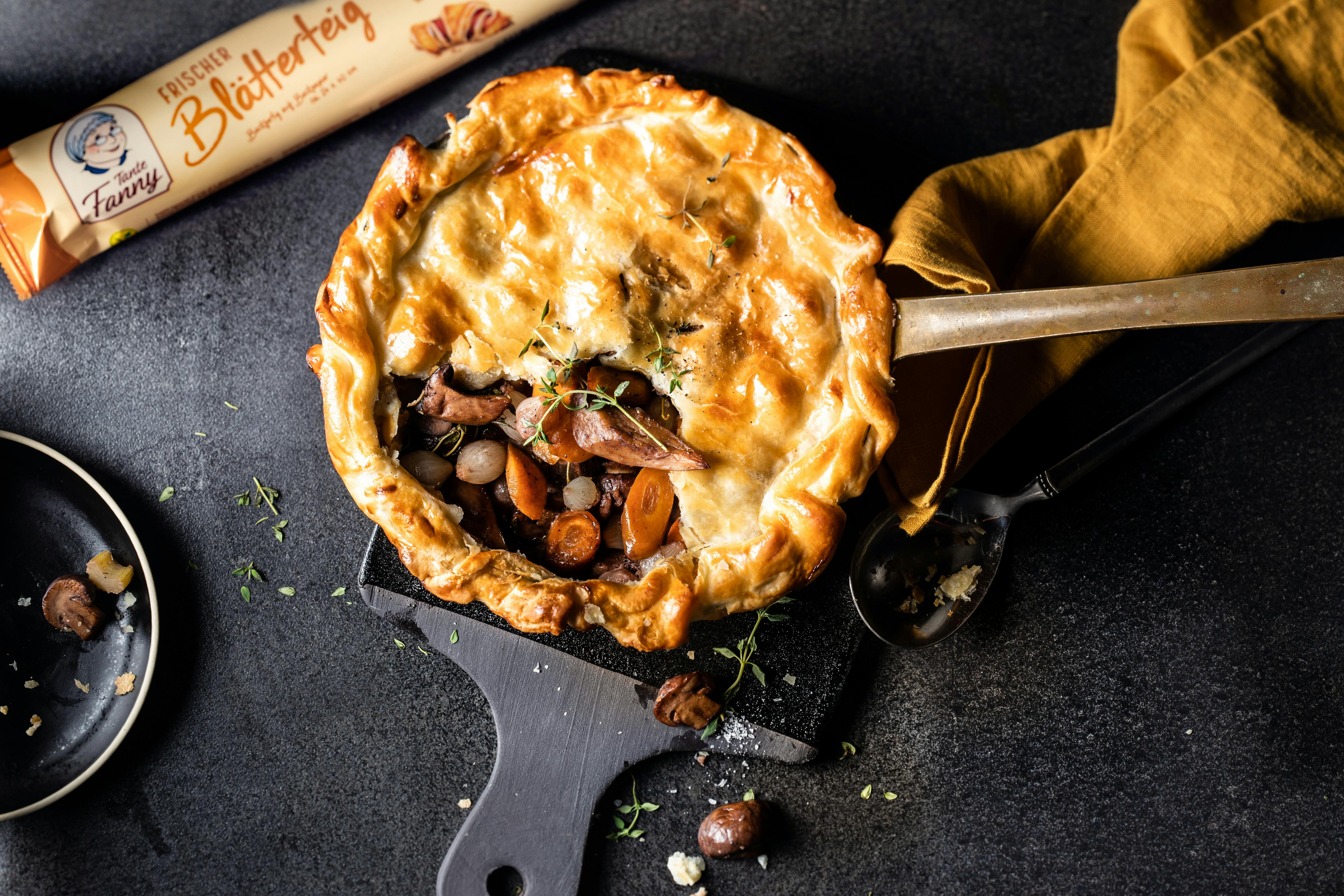 Pot Pie mit Burgunder-Pilz-Gulasch | Rezept | FOODBOOM