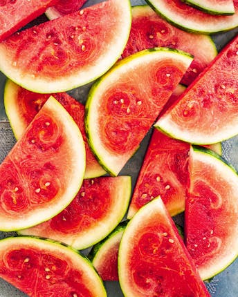 Nahaufnahme von einer in Scheiben geschnittenen Wassermelone