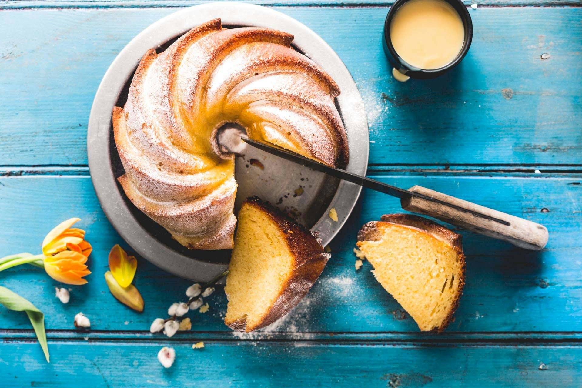Saftiger Eierlikörkuchen mit Öl | Rezept | FOODBOOM
