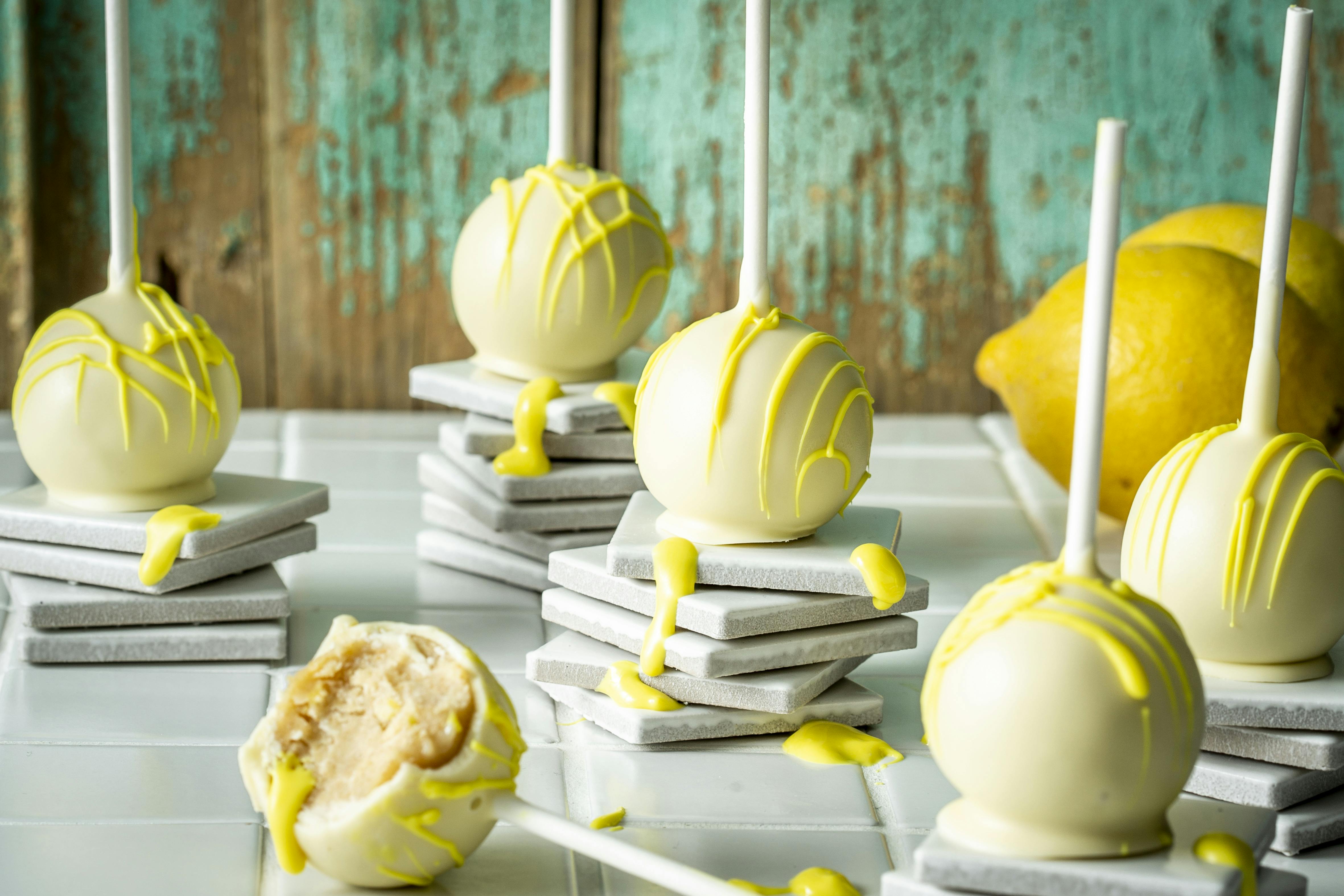 Zitronen-Cake-Pops | Rezept | FOODBOOM