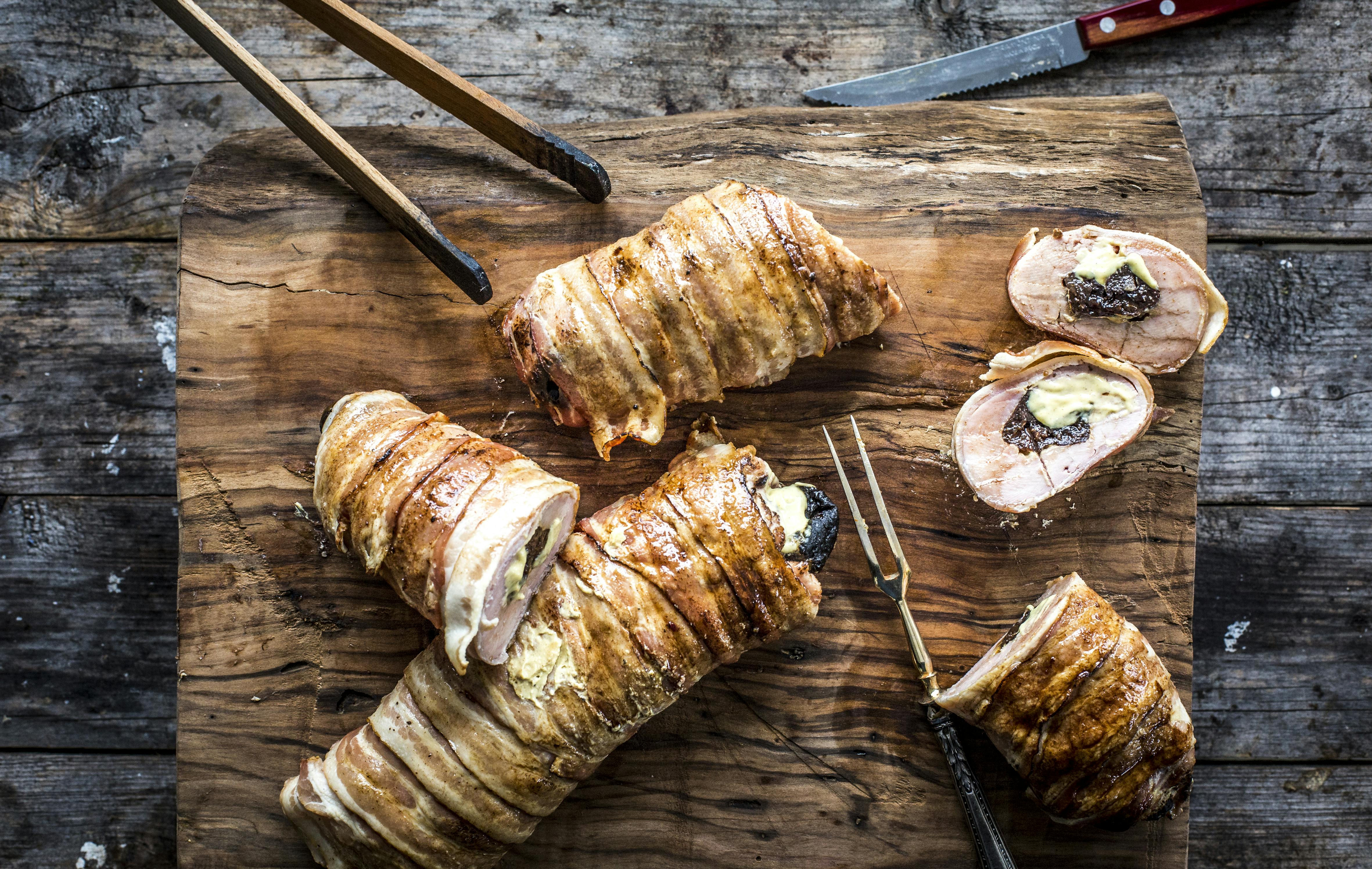 Schweinefilet gefüllt mit Bacon und Backpflaumen | Rezept | FOODBOOM