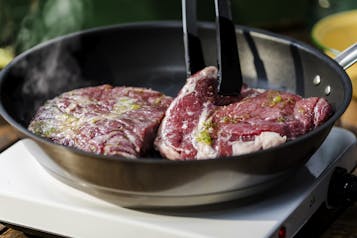 Mariniertes Flanksteak Mit Lauwarmem Möhrensalat Steak Anbraten