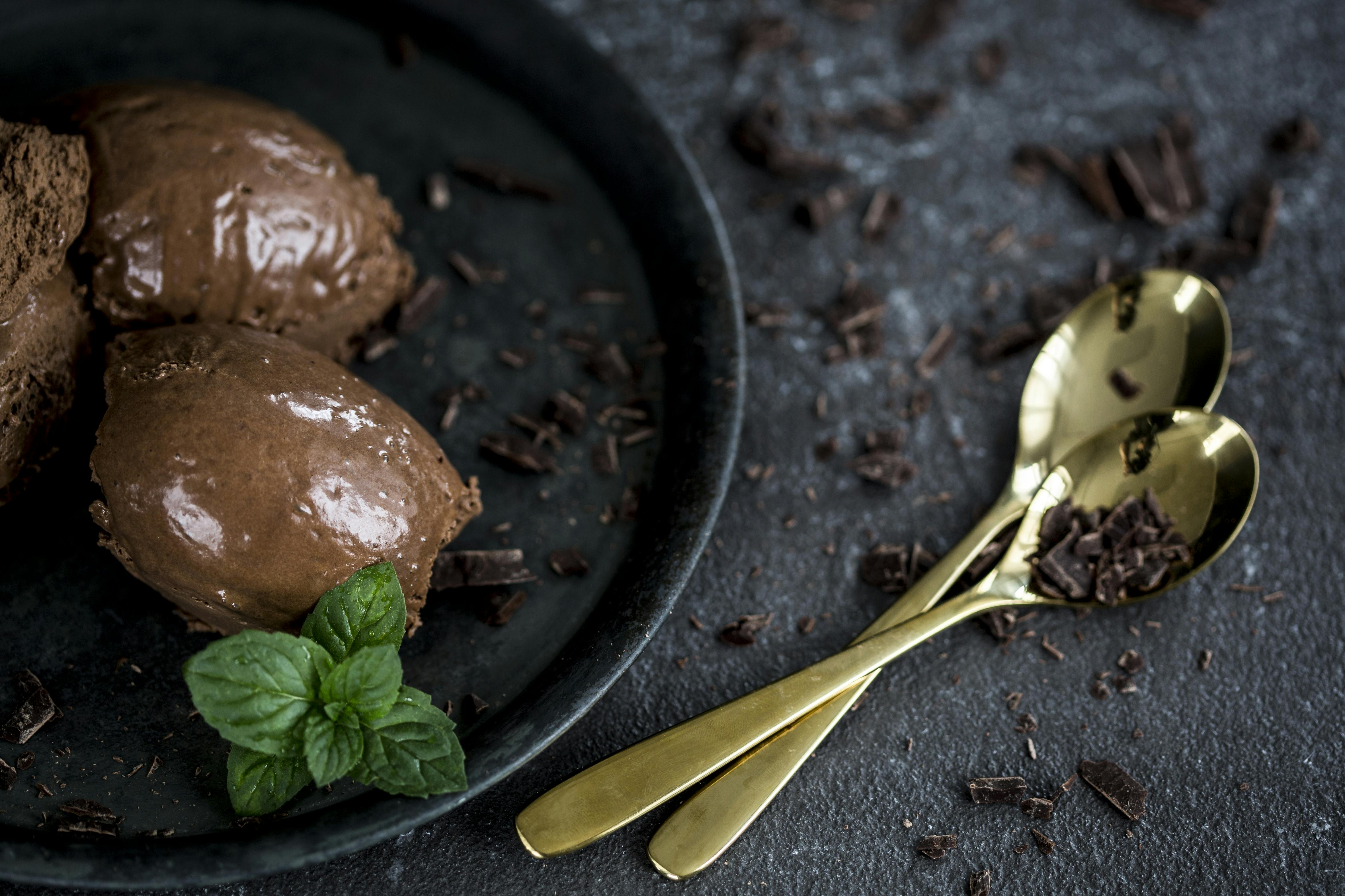Schokoladenmousse mit Rum | Rezept | FOODBOOM