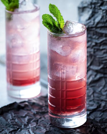 Floradora Cocktail mit Himbeerlikör und Gin.