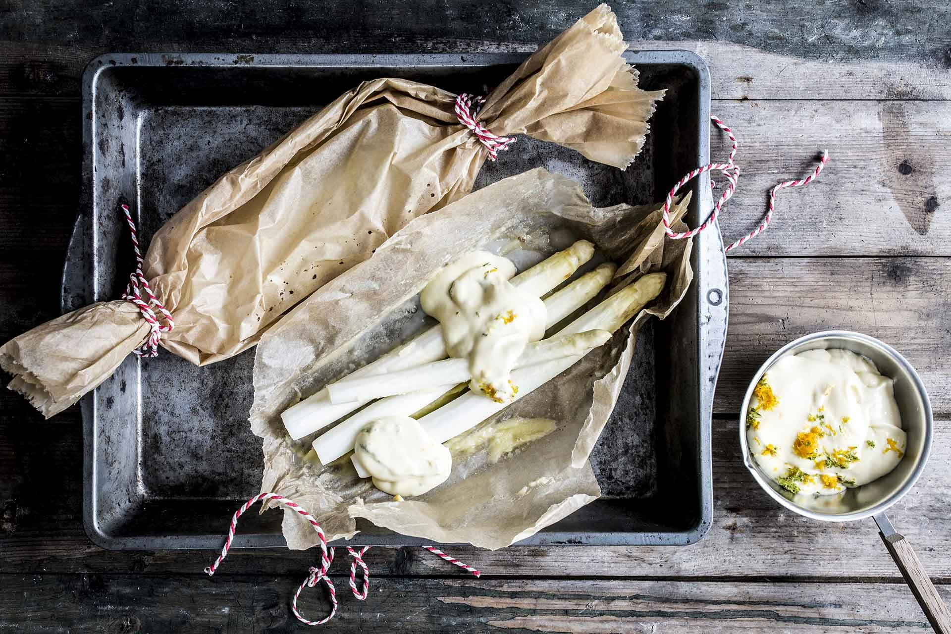 Spargel im Ofen mit Orangen-Hollandaise | Rezept | FOODBOOM