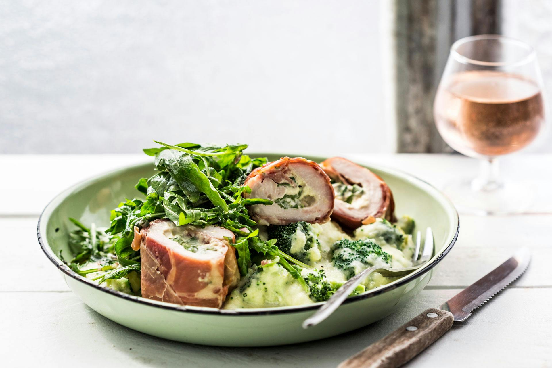 Gefüllte Putensteaks mit Kartoffel-Schmand Püree | Rezept | FOODBOOM