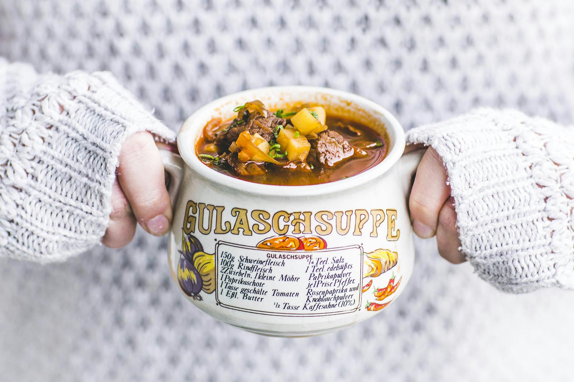 Klassische Gulaschsuppe | Rezept | FOODBOOM