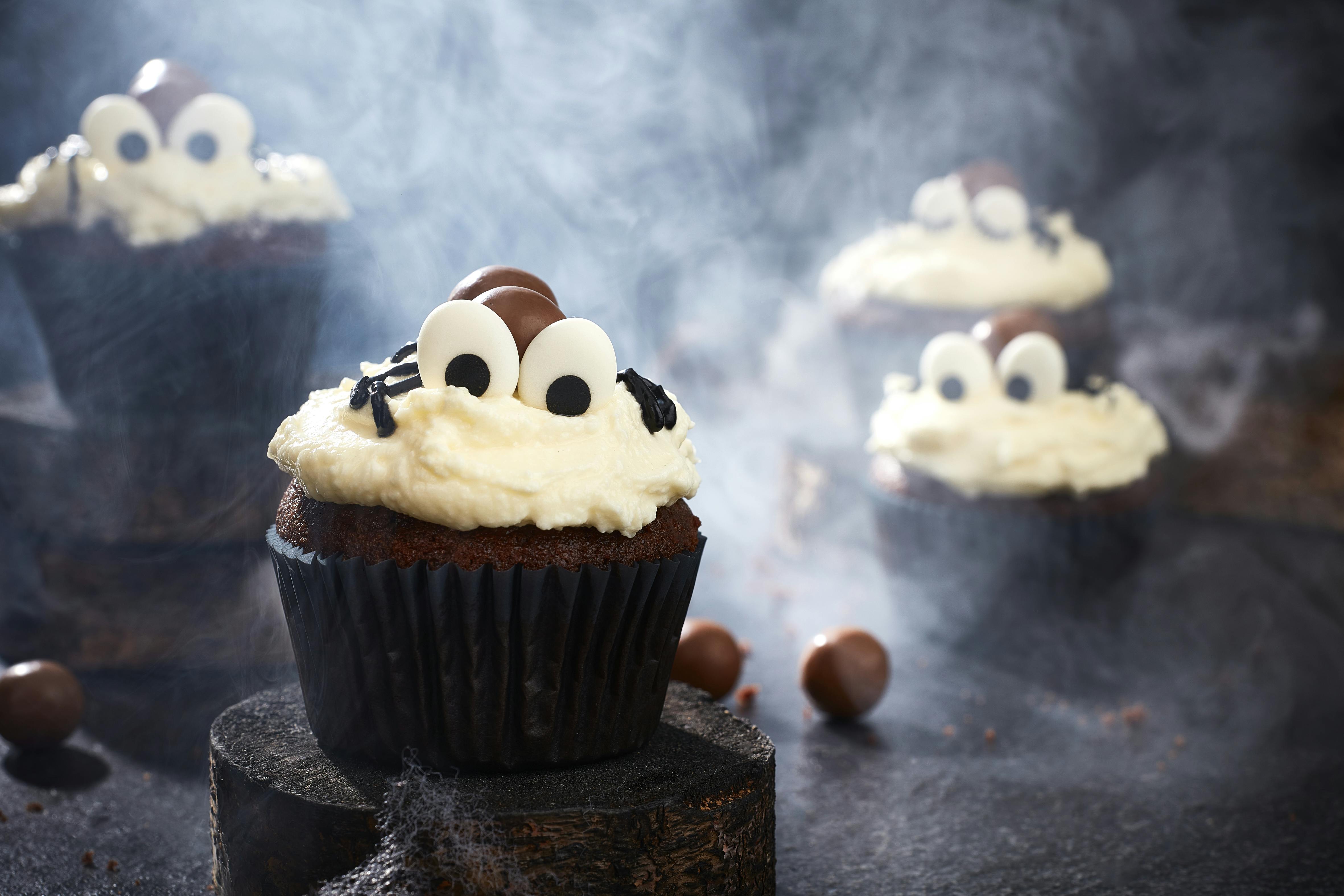 Spinnen-Cupcakes für Halloween | Rezept | FOODBOOM