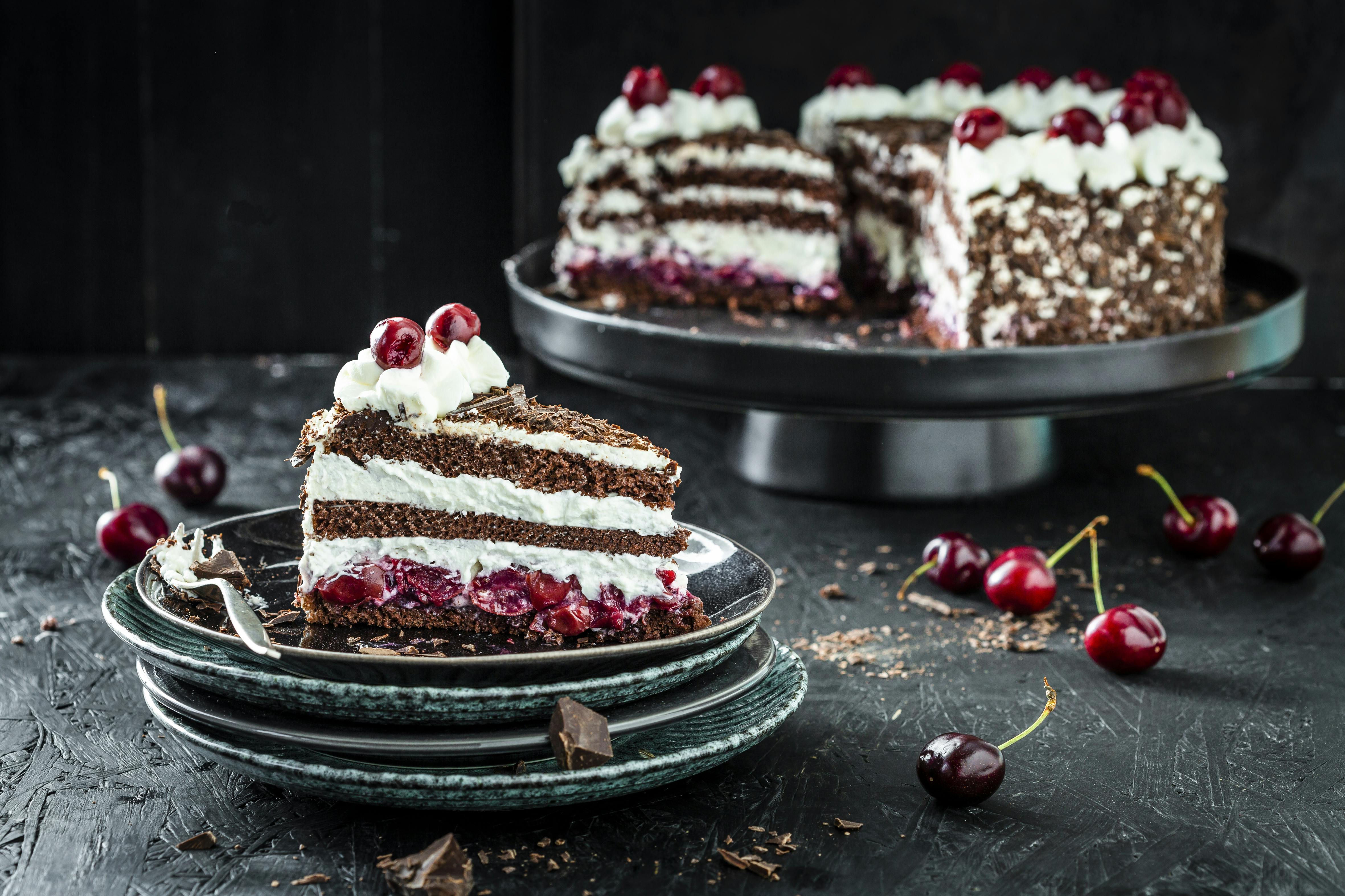 Klassische Schwarzwälder Kirschtorte | Rezept | FOODBOOM