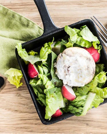 Gefüllte Champignons an Salat mit Balsamicodressing