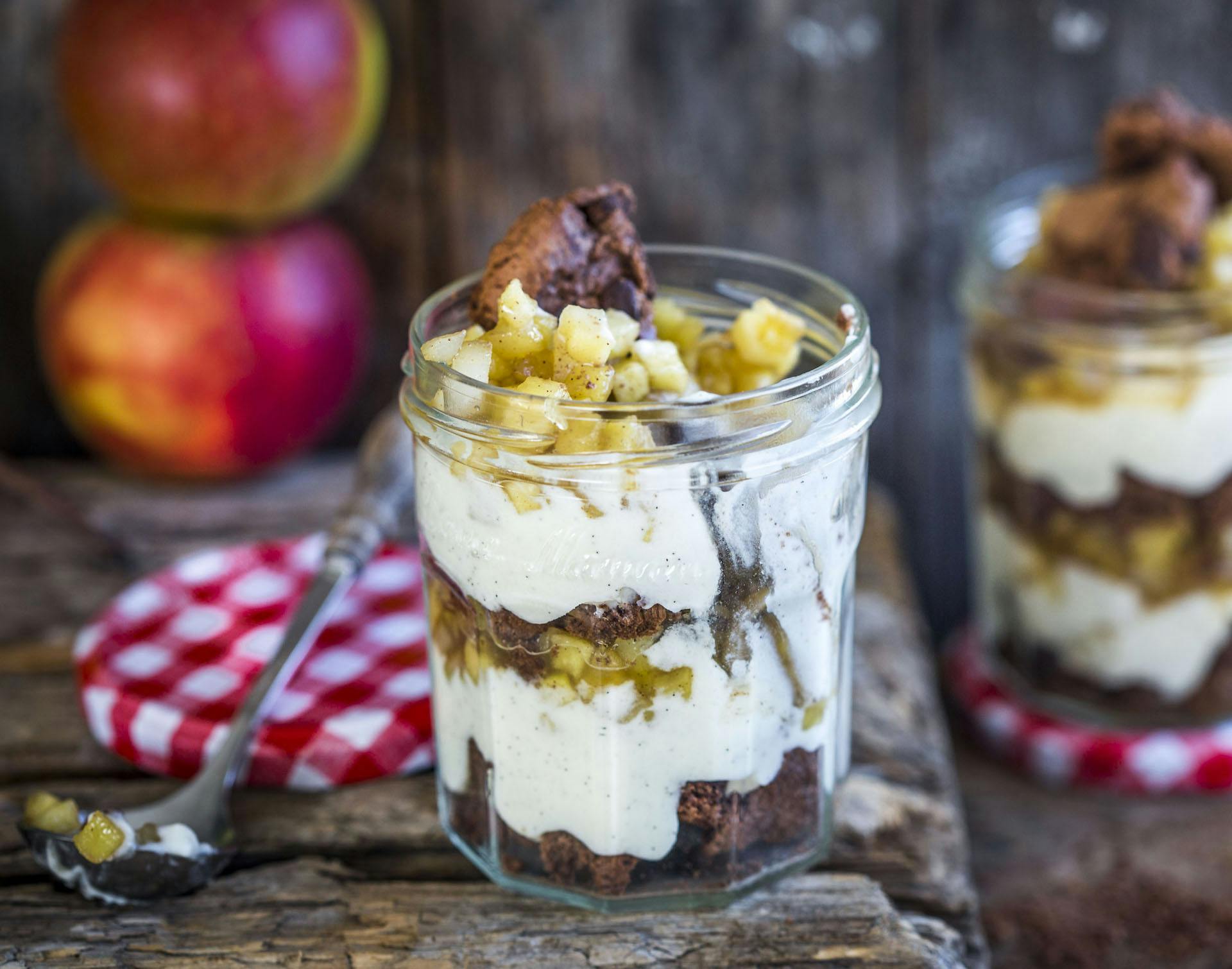 Einfaches Apfel-Birnen-Zimt-Trifle im Glas | Rezept | FOODBOOM